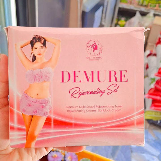 Demure Rejuvenating Cosmetic Set